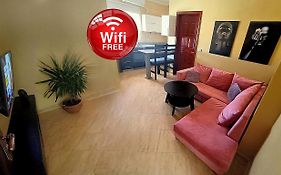 Moon - Apartment With Swimming Pool And Bbq Terrace In Center City Hrg